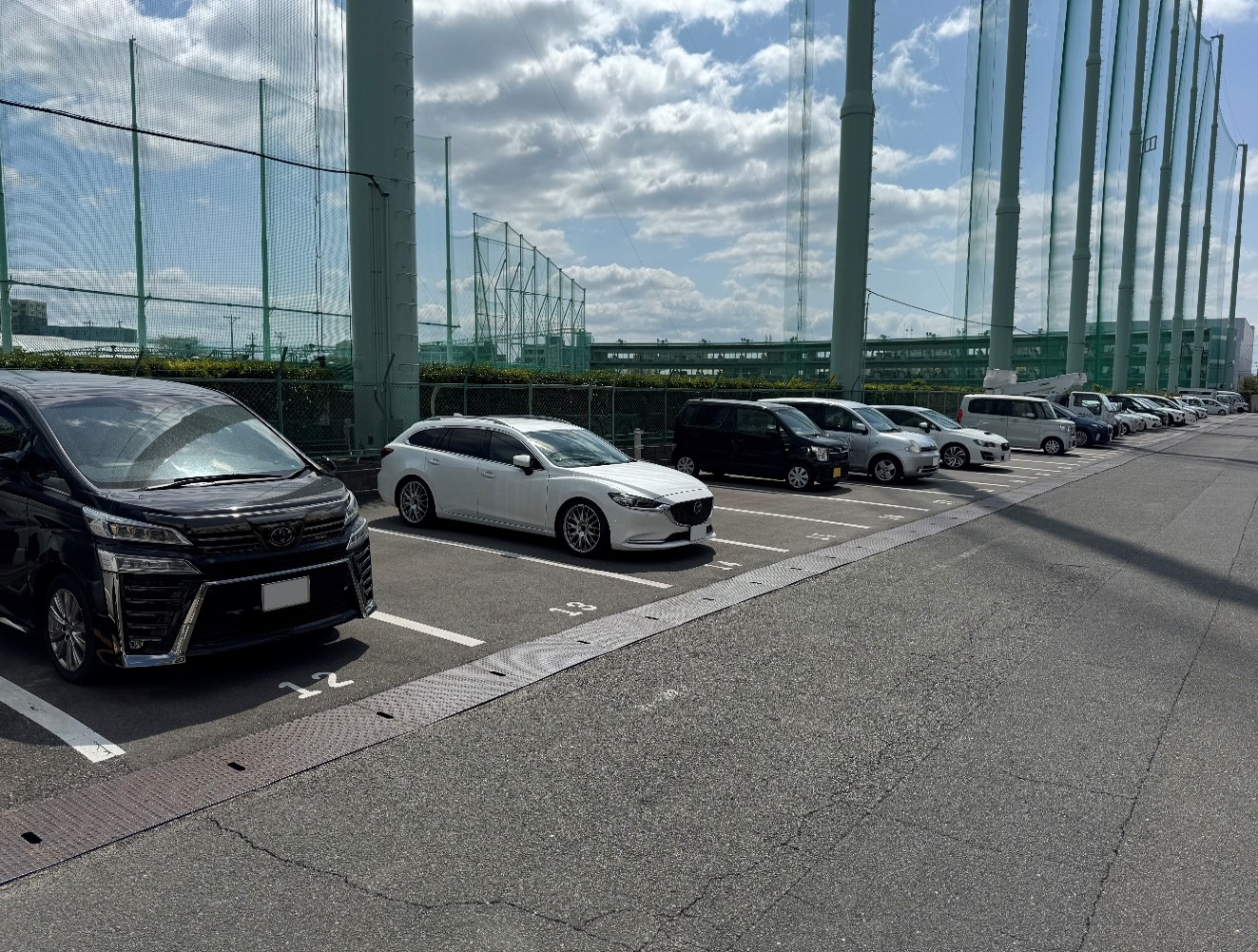 ゴルフ西駐車場