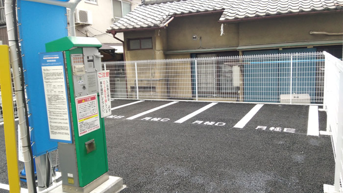 自動車のコインパーキングとバイクの月極駐車場の組み合わせのバイクの駐車スペース